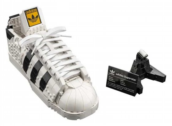 ��� ��� ����� 10282 Lego Adidas Originals