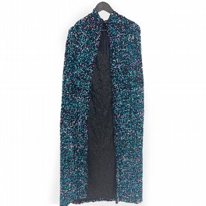 גלימת פייטים מפוארת עם קפוצ’ון גלימת פייטים מפוארת עם קפוצ’ון